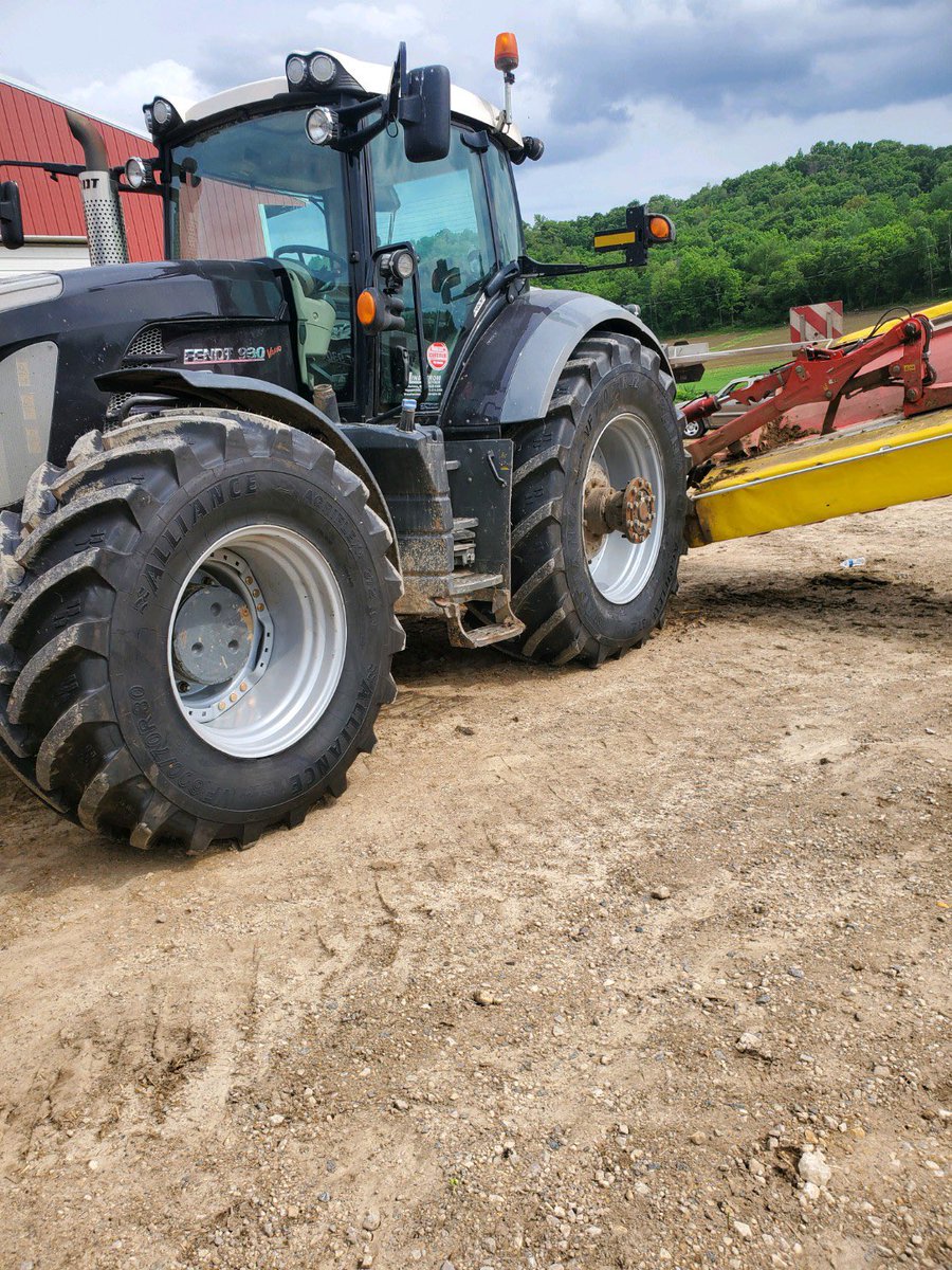 Got this Fendt ready to make some cow chow!   VF710/70R42 rears and VF600/70R30 fronts, 15 PSI rear 12 PSI front.  @YokohamaOHTA <a href="/Fendt_NA/">Fendt_NA</a>