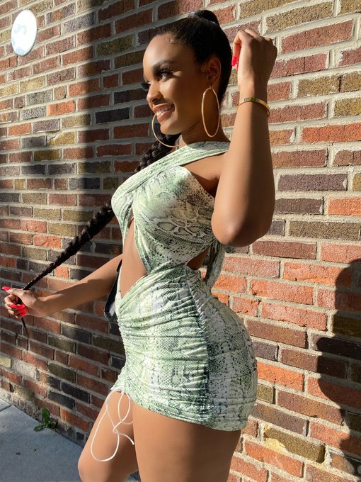 Do you like my dress? https://t.co/Jru7Z6a8nI