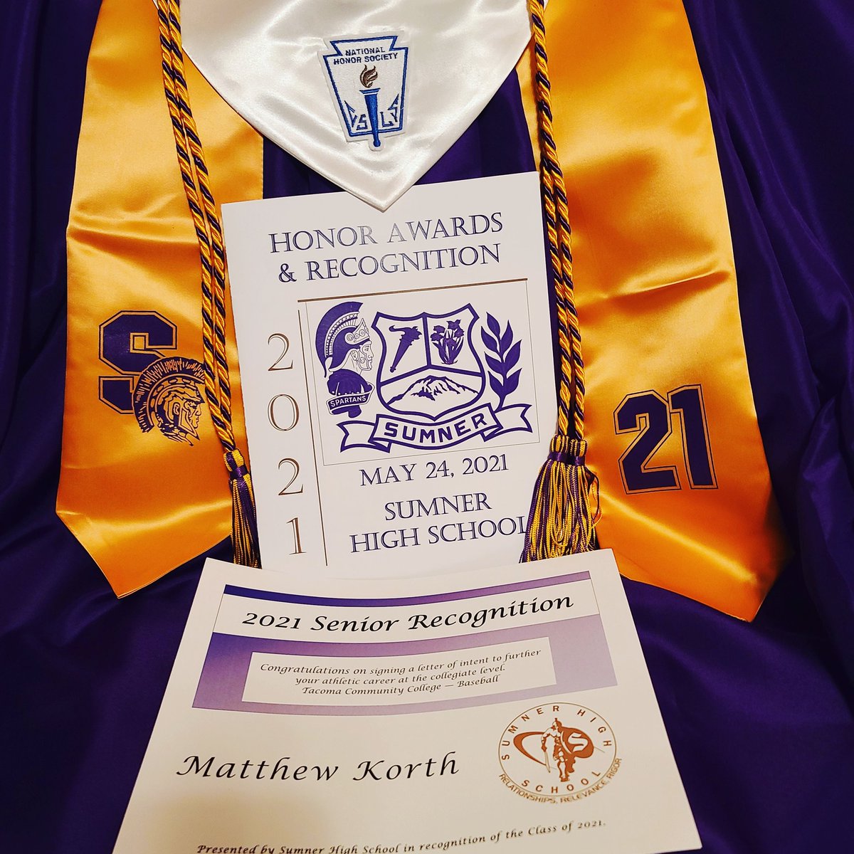 Deko_Gurl's tweet photo. Oh my goodness, this is getting more real! @SumnerSpartans had their drive-thru Honors Awards &amp; Recognition today. @Matt_Man03 received High Academic Honor Cords, National Honor Society, &amp; College Athlete recognition. #proudmomma #classof2021 #honors @TacCCbaseball #commit https://t.co/HAuHy9rBx6