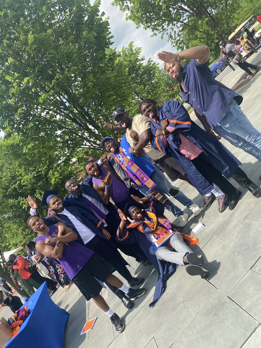 FamousDCook's tweet photo. Walking in a new chapter life, proud of da guyz #bruhzgraduate #betamade https://t.co/LYZvTDWypt