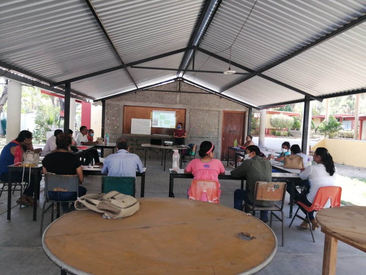 UACOColotepec's tweet photo. El pasado sábado 22 de mayo en el Centro Universitario Comunal de Santa Maria Colotepec, iniciamos con la Unidad de Módulo "Suficiencia alimentaria" del campo formativo Reproducción social de la Maestría en Educación Comunal a cargo de la Mtra. Aketzalli Silva Carmona. https://t.co/oBR7D76OPY