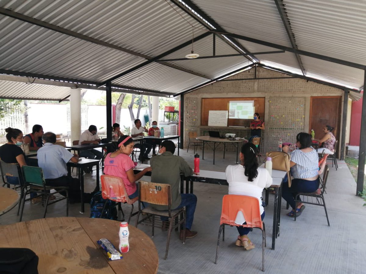 UACOColotepec's tweet photo. El pasado sábado 22 de mayo en el Centro Universitario Comunal de Santa Maria Colotepec, iniciamos con la Unidad de Módulo "Suficiencia alimentaria" del campo formativo Reproducción social de la Maestría en Educación Comunal a cargo de la Mtra. Aketzalli Silva Carmona. https://t.co/oBR7D76OPY
