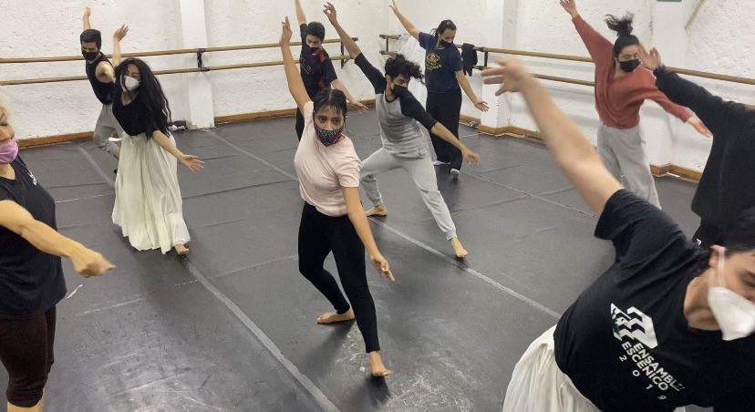 MaBiyaa's tweet photo. Disfrutamos distintos estilos de danza.

En Ma Biyaa’ 7ma edición también contamos con “introducción al Kathak” con Irina Rodríguez.

#mabiyaa #yabaileyadance #escenicoexperimental #septimaedicion #cuasaabe #kathak #enseñanza #septimaedicion #mabiyaa7años https://t.co/6cIYq7znYq