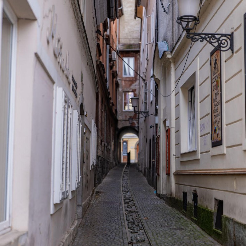 Photo Anywhere (@_photoanywhere) on Twitter photo New week, new #contest! Can you guess #whereintheworld this picture was taken? Winner to receive a minted 1oz silver coin. 
To Enter:
⚡️ Follow us on Twitter 
⚡️ Reply with LAT & LONG co-ordinates, first to get both within .001 WINS New week, new #contest! Can you guess #whereintheworld this picture was taken? Winner to receive a minted 1oz silver coin. 
To Enter:
⚡️ Follow us on Twitter 
⚡️ Reply with LAT & LONG co-ordinates, first to get both within .001 WINS