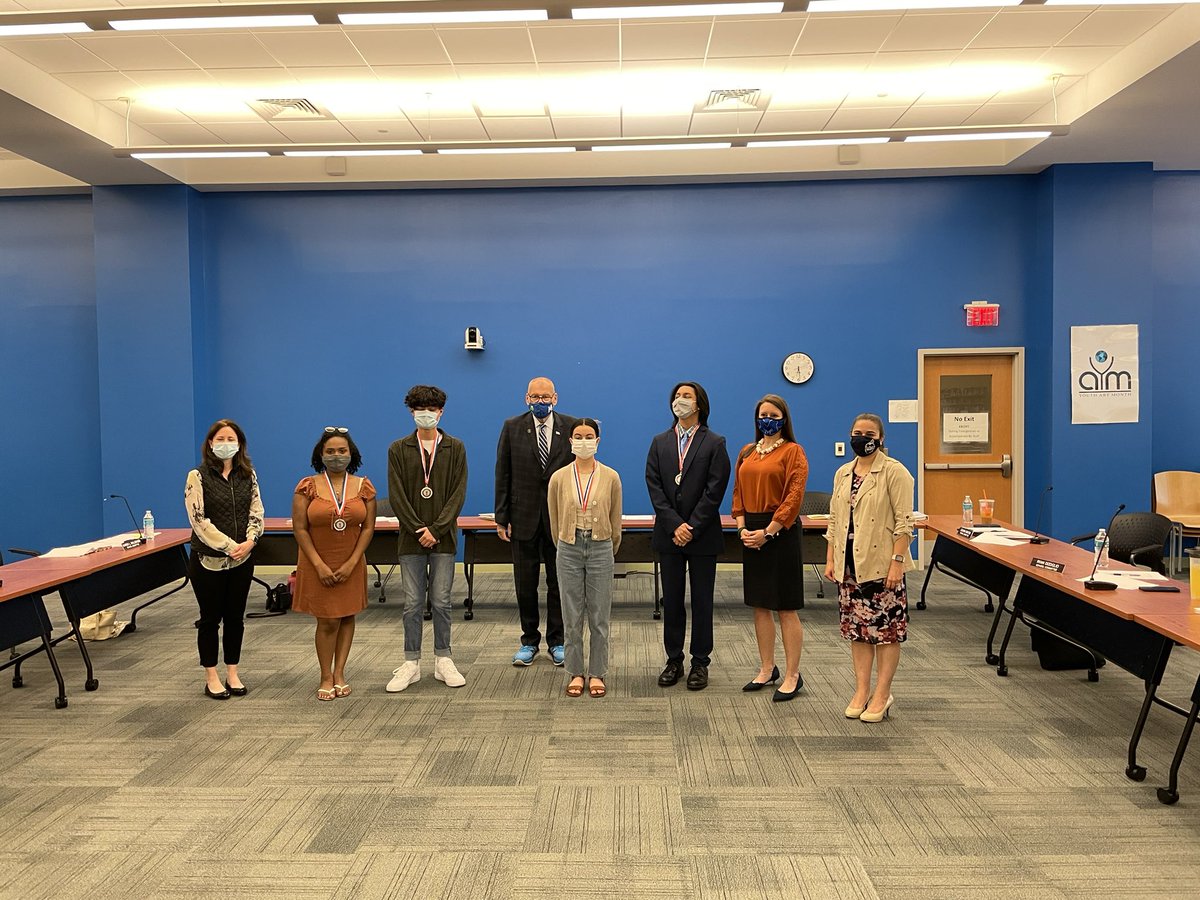 At tonight’s school committee meeting we recognized 4 of our 8 2021 Seal of Biliteracy Recipients! We are so proud of you! #2bilit2quit <a href="/MPS_MethuenHigh/">Methuen High School</a> <a href="/MethuenHS_ESL/">MethuenHS ELAD</a>