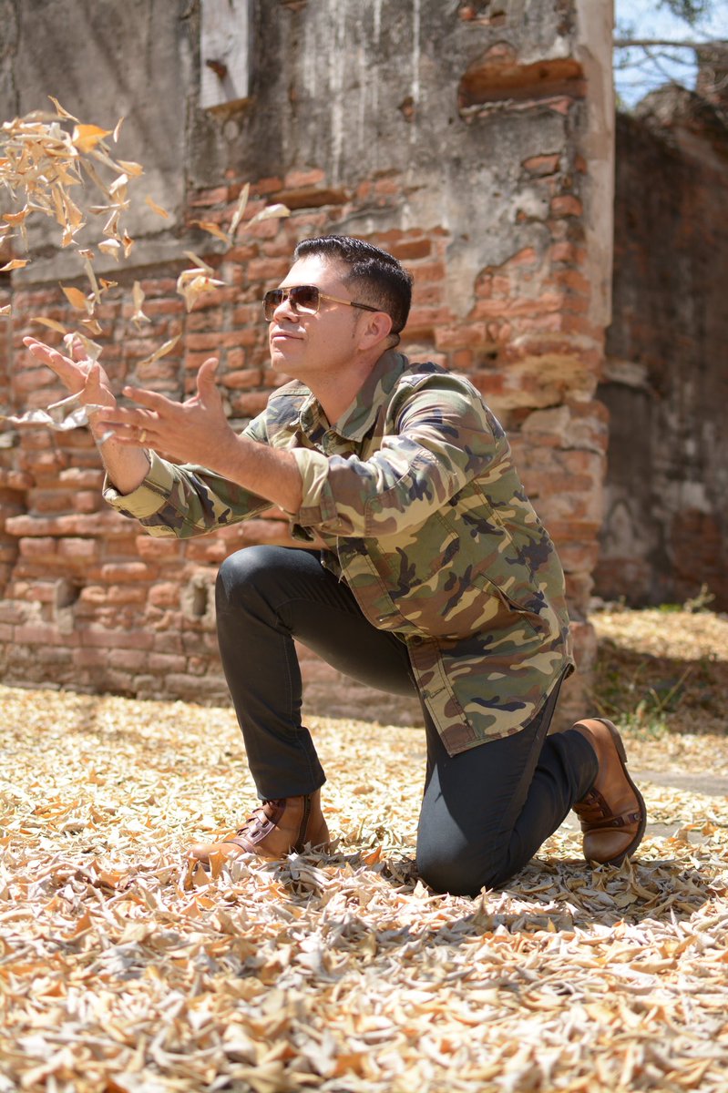 j_medina37's tweet image. #sessiones📷 @elmisaelquintana 👌
--"Con el tiempo todo pasa. He visto, con algo de paciencia, a lo inolvidable volverse olvido, y a lo imprescindible sobrar.” #frasesdelgabo so...#bepacient #timeattime✌👑🌼