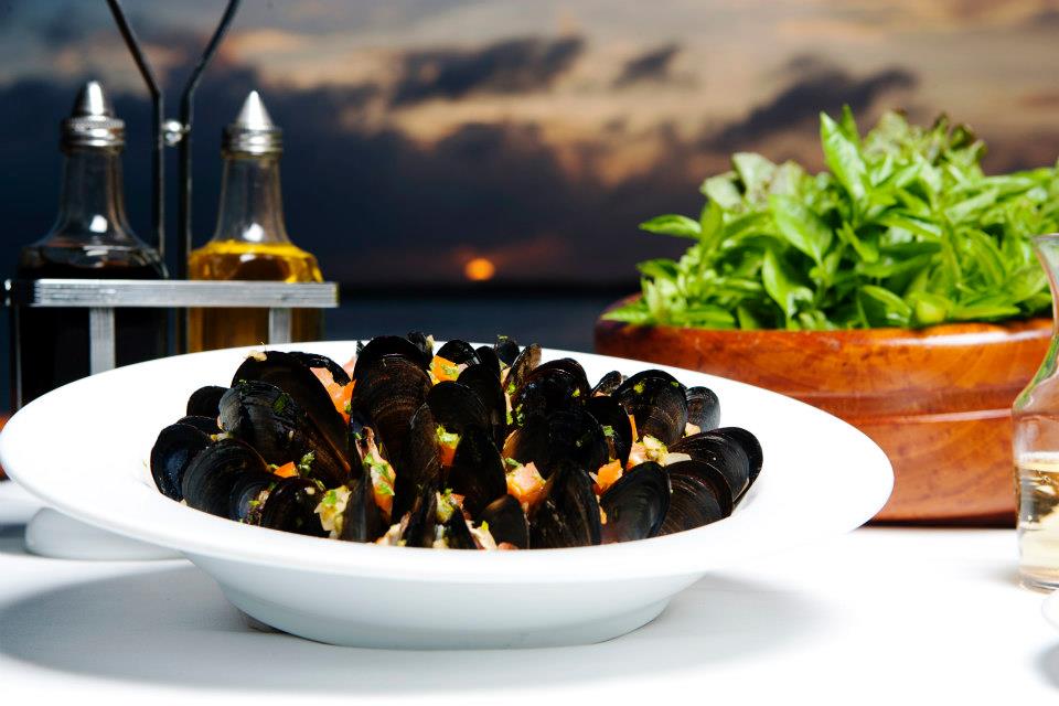 royalRSV's tweet photo. 🦞 𝗖𝗔𝗣𝗧𝗔𝗜𝗡'𝗦 𝗖𝗢𝗩𝗘 
On the shores of the #NichupteLagoon in the heart of Cancun's Hotel Zone, @Captains_Cove Restaurant - #Cancun Seafood &amp; Steak Grill is your best option for a lagoon-front meal.
~ 
#cancunrestaurants #Cancun #Food #Travel #Trip #finedining https://t.co/9afwFpqums