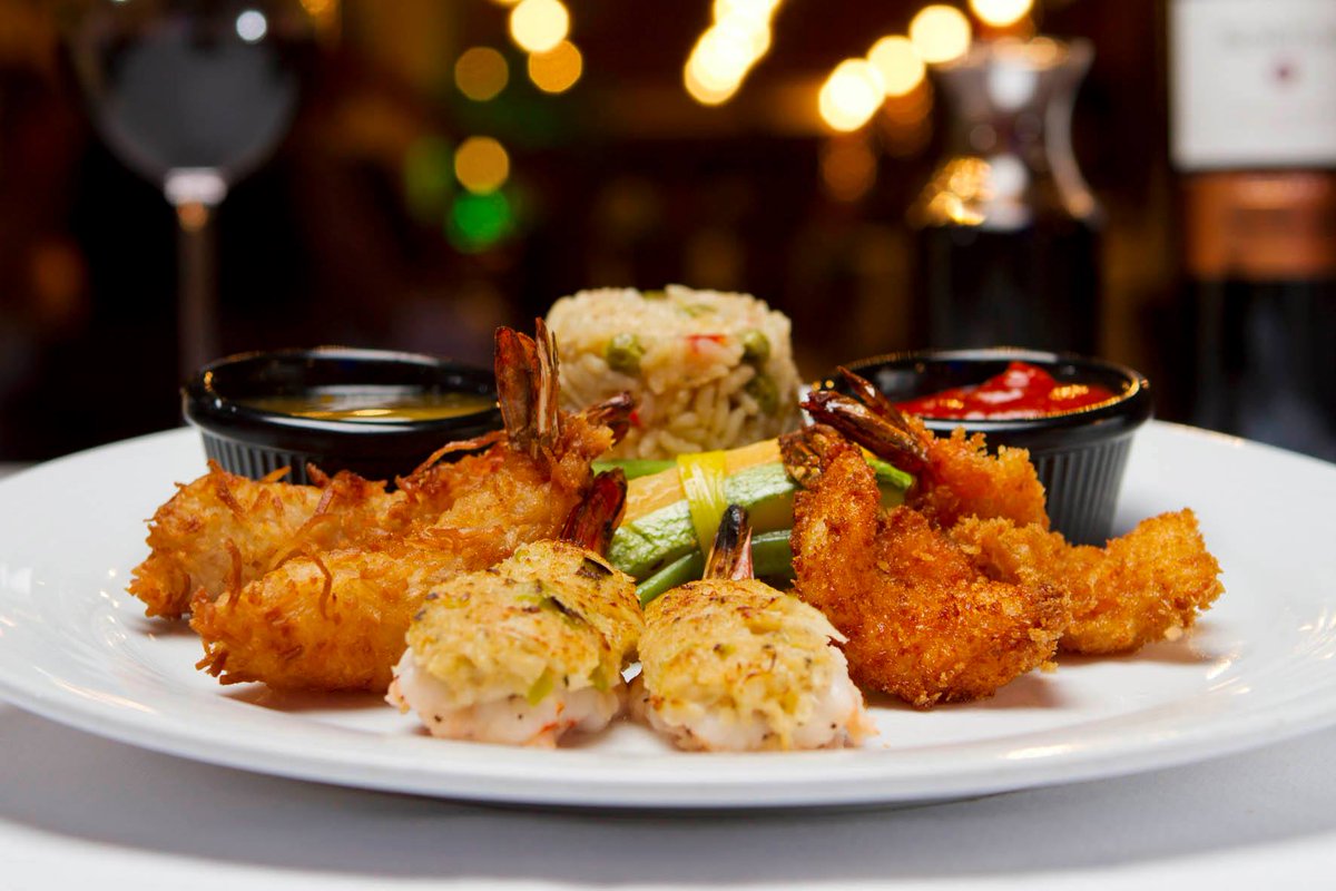 🦞 𝗖𝗔𝗣𝗧𝗔𝗜𝗡'𝗦 𝗖𝗢𝗩𝗘 
On the shores of the #NichupteLagoon in the heart of Cancun's Hotel Zone, <a href="/Captains_Cove/">Captain's Cove</a> Restaurant - #Cancun Seafood &amp; Steak Grill is your best option for a lagoon-front meal.
~ 
#cancunrestaurants #Cancun #Food #Travel #Trip #finedining