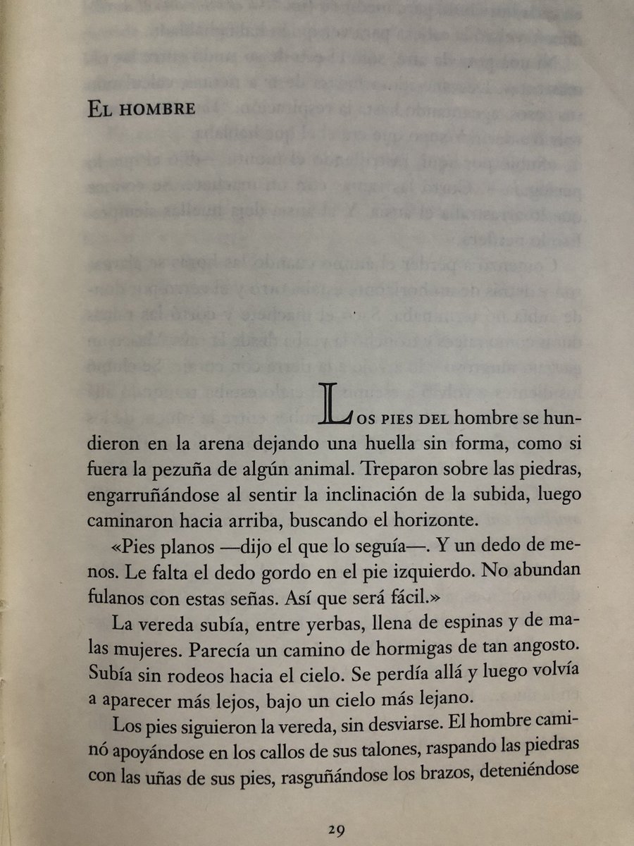 Mi lectura nocturna “El llano en llamas” de Juan Rulfo, un clásico mexicano. La lectura enriquece el alma.📖  #Querétaro #QuerétaroConFuturo