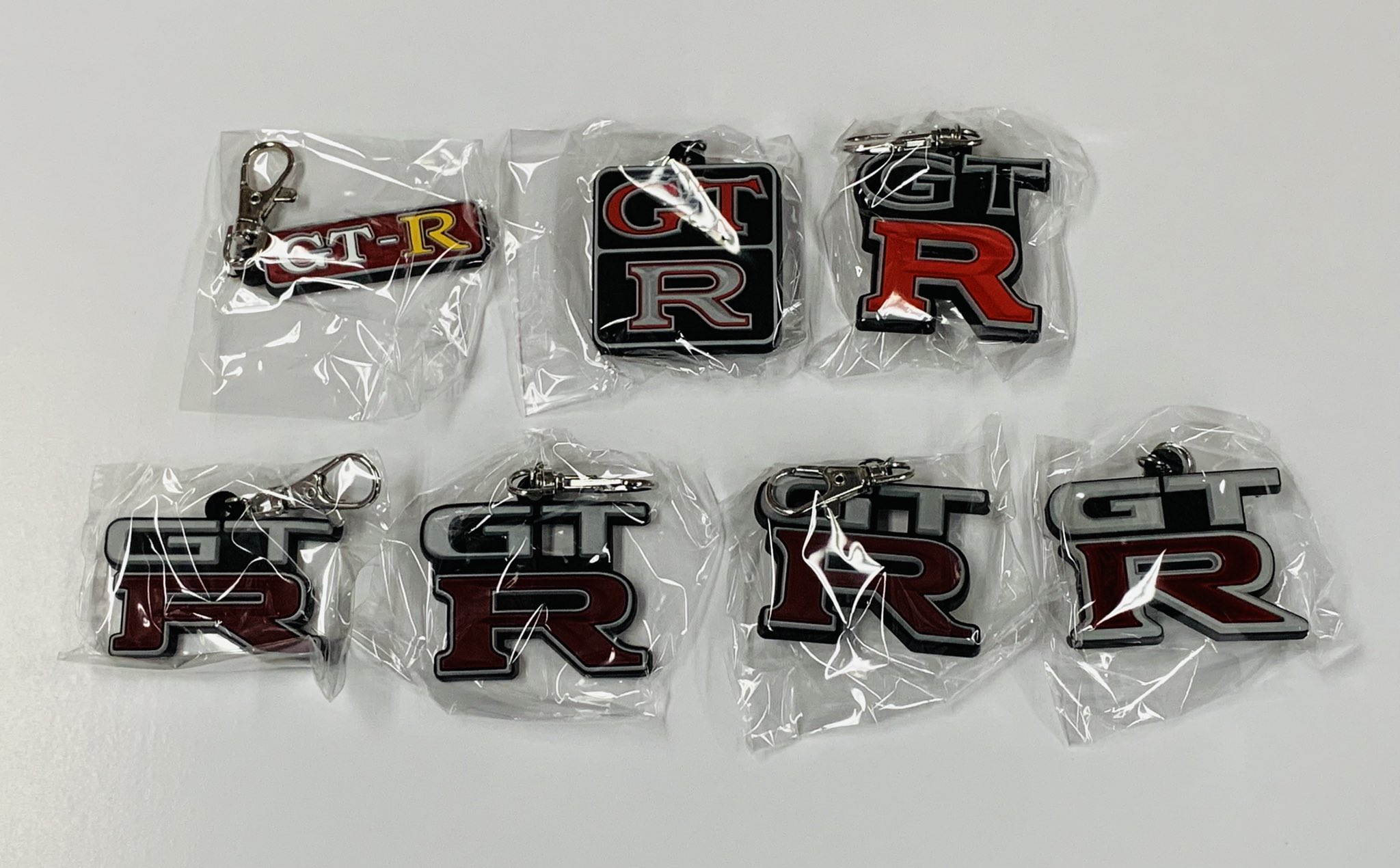 Hmagarage もうすぐ発売の Gt Rエンブレム ラバーキーホルダーコレクション 量産品が届きました 裏には型番も入れてあります これぞ大人のためのガチャ ハズレ無しなのでぜひコンプしてください プレゼントにも最適です Gtr スカイライン T Co