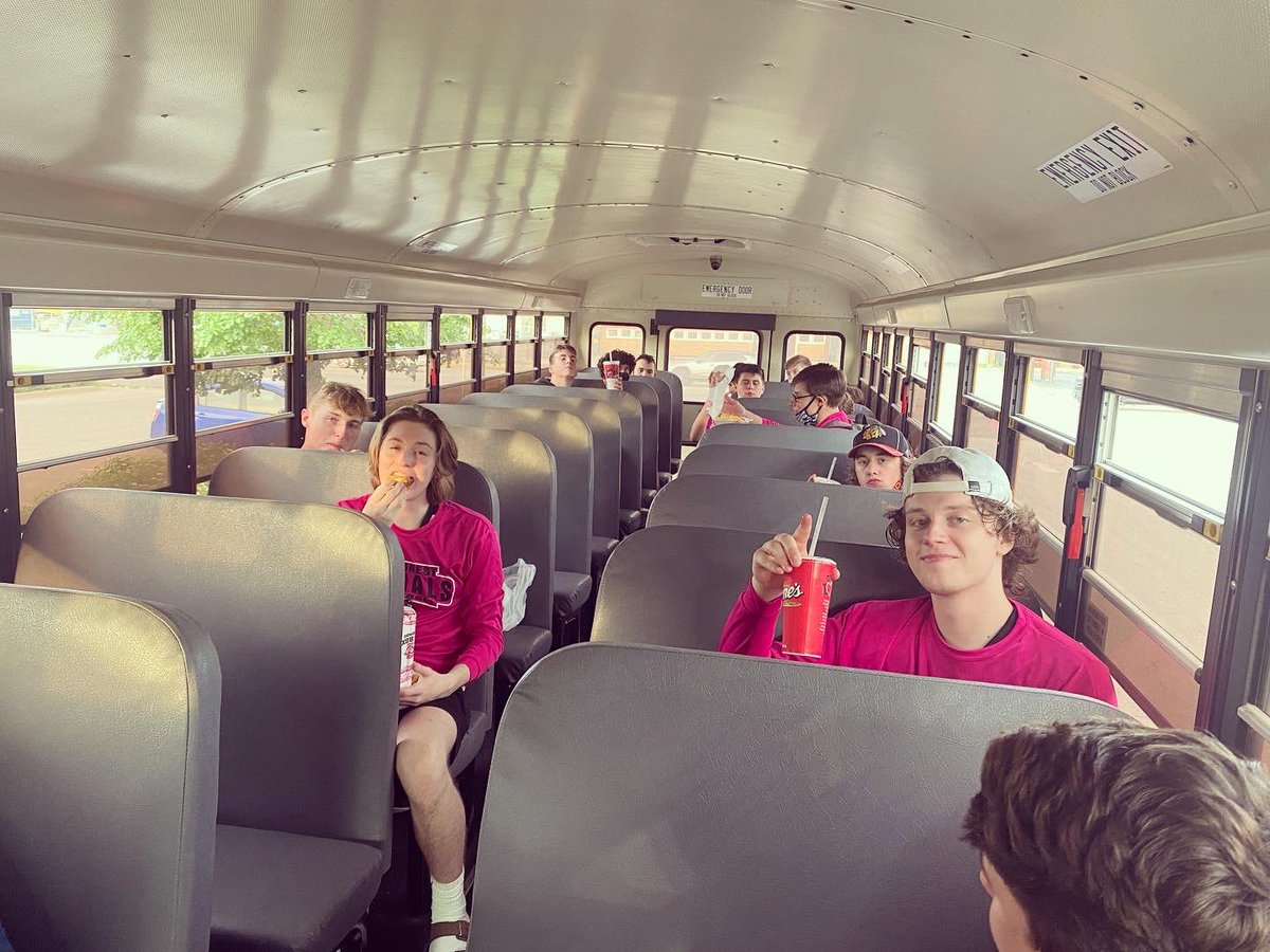 OFHSVB_'s tweet image. We may have taken an L on the court but we sure took a W for dinner 🐯🍗🍟🏐 #bestbusdriverever #canes #teamdinner #bengalsdoitbest