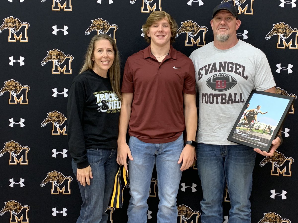 mrsbmurray's tweet photo. Academic all district, 1st team all district, and Tiger running MVP!! Way to go @Michael16Murray https://t.co/ahzW8Hsb7N