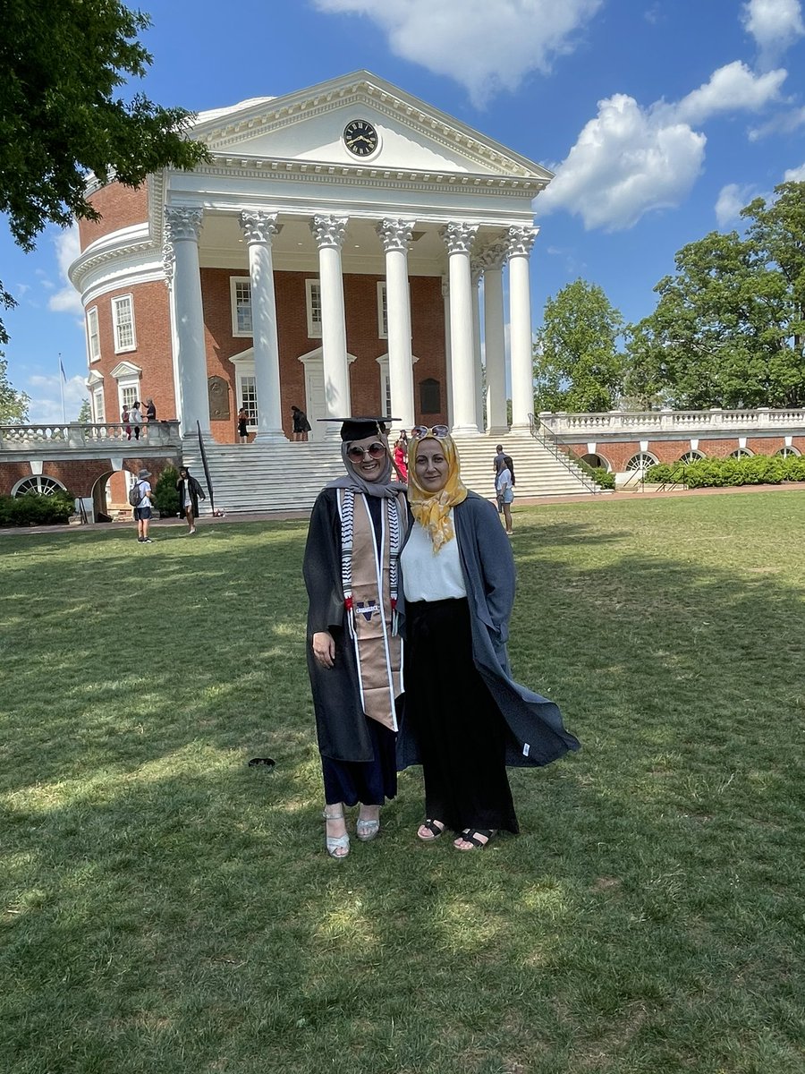 ghadir_APS's tweet photo. Congratulations to my daughter Leanne on graduating from @UVA #UVAMcIntire school of Commerce. You did it! So proud of you #UVAGrad #Classof2021 👏👏👏🎊🎉🎈 https://t.co/lxKFlMGNfj