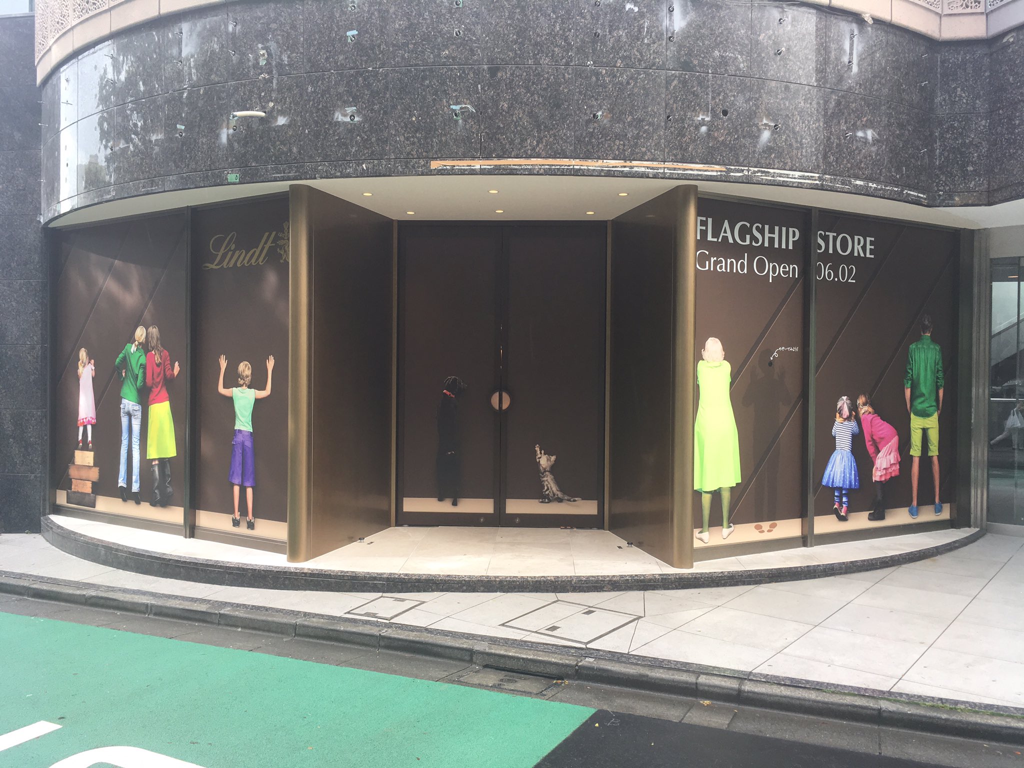岡田昌浩 Lockdown In Japan 3 東京都渋谷区神宮前 リンツ ショコラ ブティック カフェ 表参道 フラッグシップ 6月2日オープン Covid 19 新型コロナウイルス 緊急事態宣言 T Co G9lcn5yc2n Twitter
