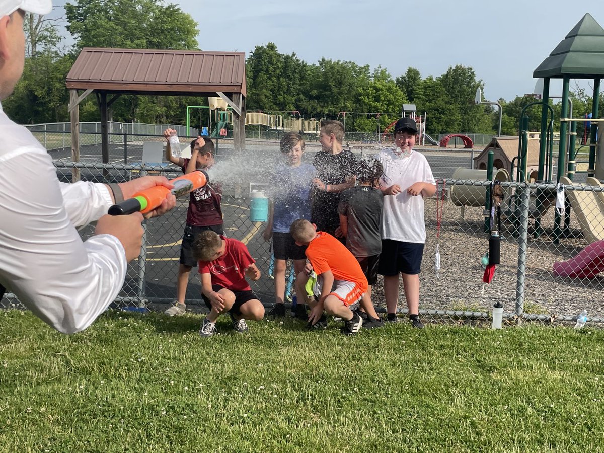 GoodridgeElem's tweet photo. Whatever you did today, we hope you had as much fun as our GES Cardinals did during Field Day 2021! Thanks to Mr. Reed and MANY volunteers for a great day!
@Boone_County https://t.co/JgYggOJxFu