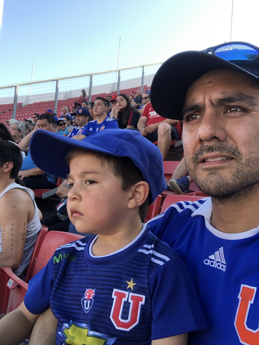LTroncosoV's tweet photo. Feliz 94 aniversario @udechile   Ya volveremos al estadio, en las buenas y en las malas. #pasioninfinita #azulincondicional #VamosLaU https://t.co/QtOvhBoor5