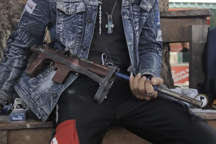 Nrg8000's tweet photo. A variety of improvised weapons and hunting rifles use by the civil resistance in Myanmar. 
Source: https://t.co/eX5RZnNSss
@CalibreObscura @AbraxasSpa if you're interested. https://t.co/2kZti4l0nP
