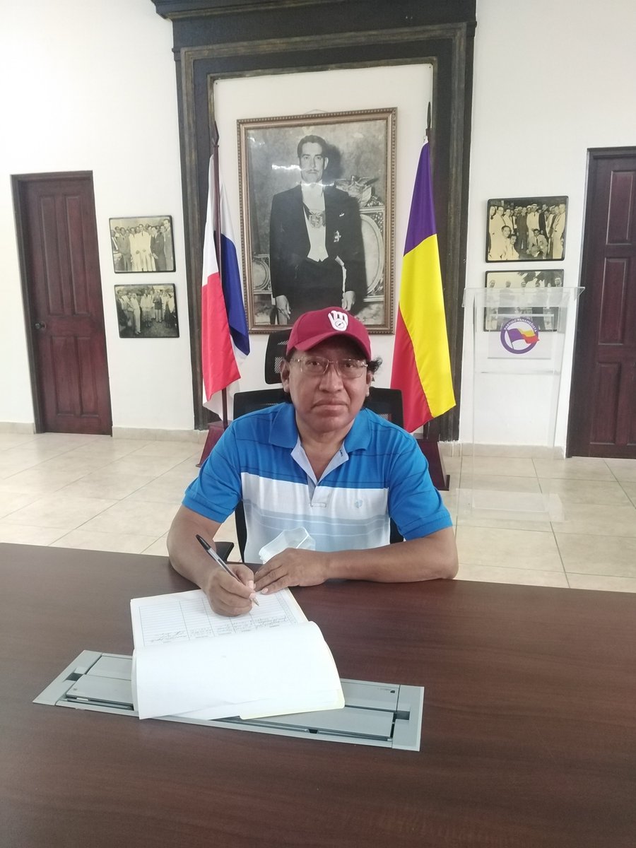 PanamenistaK's tweet photo. Durante el día de hoy Panameñistas de la Comarca Guna Yala, en la sede de la Fundación Arias Madrid, formamos parte de la historia al firmar el memorial por una mejor Constitución, más democrática y para que Panamá cambie de ruta. #FirmoPorPanama #ConstituyenteYa @BlandonJose https://t.co/ANhNqRIUha
