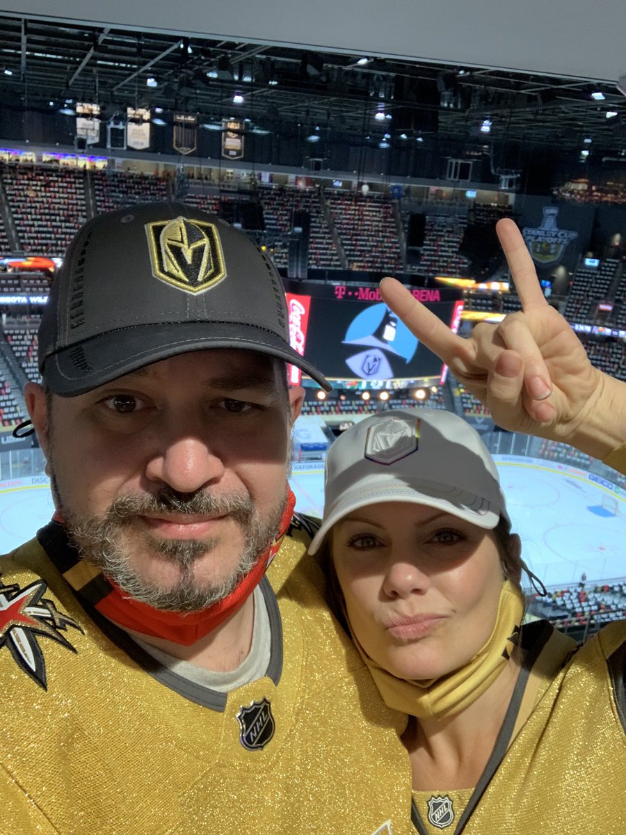 NoLimitDoc's tweet image. Happy anniversary to my gorgeous wife. If we can make it 18 years VGK can win the cup!!!! Go Knights Go! #VegasBorn