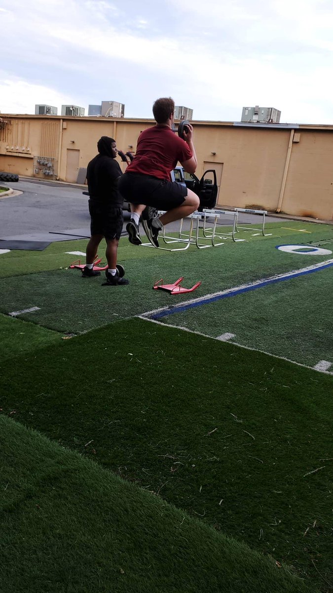 CoachJaceMunds's tweet photo. Get Uuuuppppp!!! #oline #reddies #offenseivelineman @BBishop_58 https://t.co/AktUDHVk5z