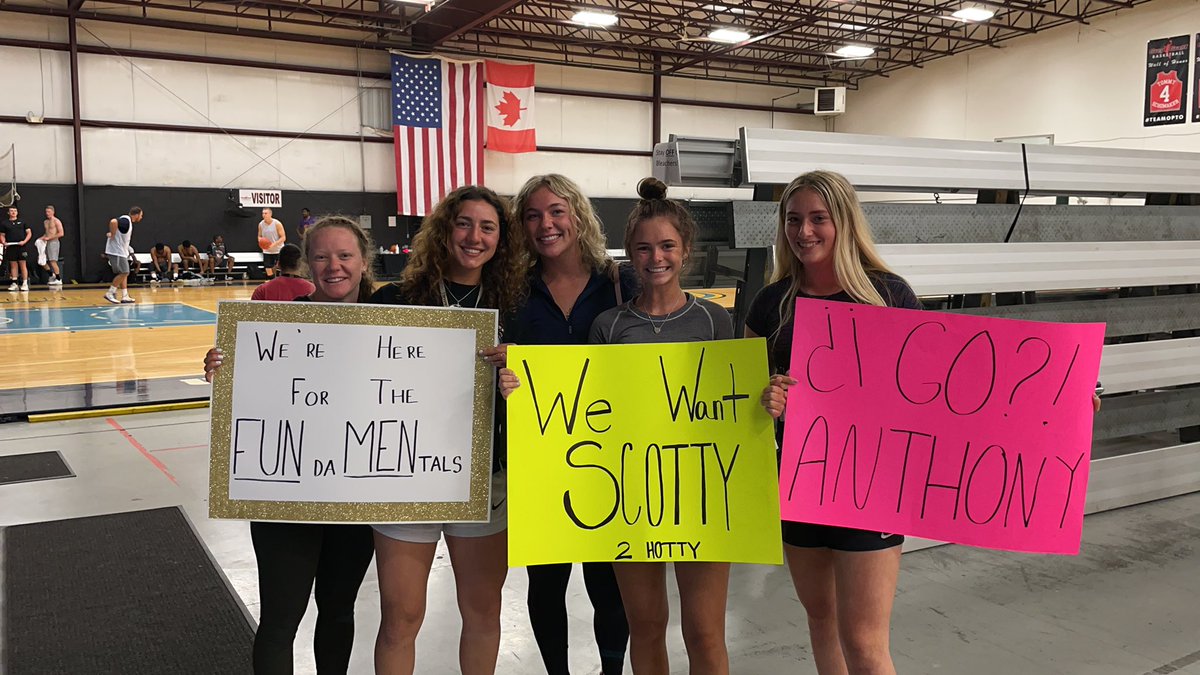 fundamentalteam's tweet photo. Great fan show out today! #Womeninsports https://t.co/pBCr3gI3ii