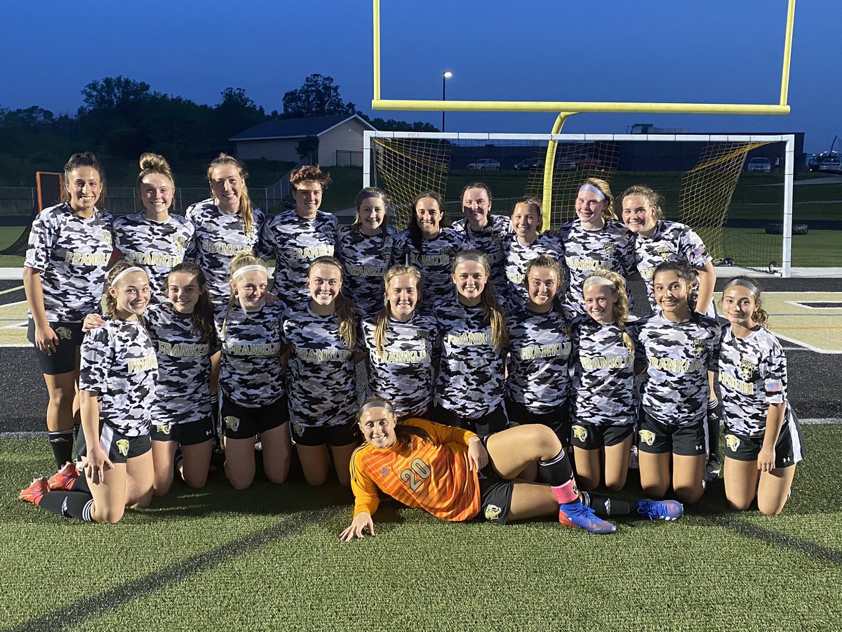 FHSgirlssoccer_'s tweet photo. Huge win tonight for your Sabers 3-1!! @_oliviarangel_  with 2 goals , @lauren_naeser with 1 goal and @kennedy_boll20 coming up huge in goal! A fantastic team effort on Military night! Thank you to all those who served! https://t.co/NHgbjiCd6M