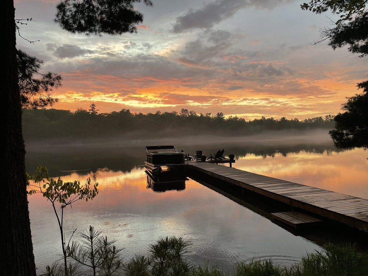 DickLeinie's tweet photo. God paints on a special canvas here in @eagleriverwis @VilasCounty https://t.co/nDTu9tXcNN