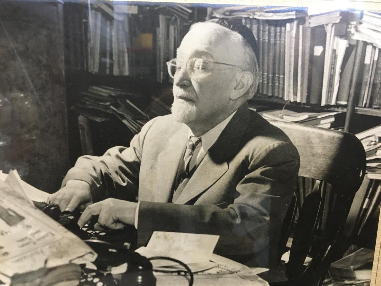 Menachem Butler on X: "beautiful photo of Rav Yekusiel Yehuda (Leopold) Greenwald, author of The Kol Bo Al Aveylus (and about 50 other seforim) and his family, newly discovered by Rabbi @PiniDunner