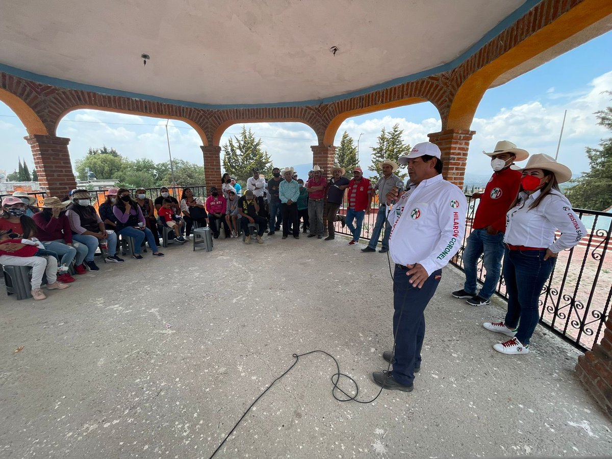 CristinaSanCol1's tweet photo. De arriba a abajo anduvimos el día de hoy en #Otumba, por que queremos llegar a todos los rincones del #Distrito39. 

Acompañada de #HilarionCoronel y #FernandoRojas difundimos nuestro #Proyecto en #Belem, #Tlaltica, #Xolco y #LaConchita. https://t.co/nagp8PKLxC