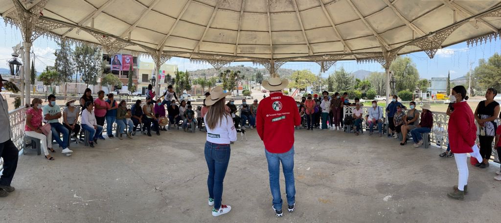 CristinaSanCol1's tweet photo. De arriba a abajo anduvimos el día de hoy en #Otumba, por que queremos llegar a todos los rincones del #Distrito39. 

Acompañada de #HilarionCoronel y #FernandoRojas difundimos nuestro #Proyecto en #Belem, #Tlaltica, #Xolco y #LaConchita. https://t.co/nagp8PKLxC