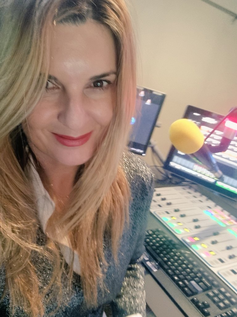GemmaTognini's tweet photo. Standing by for @6PR @LiamBartlett9
Live from the Free State of NSW.
#PCFREEZONE #champagnewireless https://t.co/93kaAaYGRP
