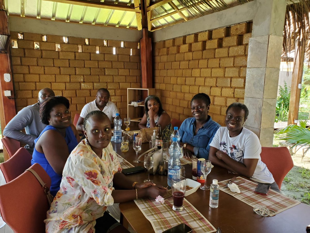 Un Lundi de pentecôte ensoleillé chez <a href="/BigMamaKitchen/">Big Mama Kitchen</a>. Merci Grand <a href="/engandji/">Arnauld Engandji (B.Eng / MBA HEC Paris)</a> pour la réception.