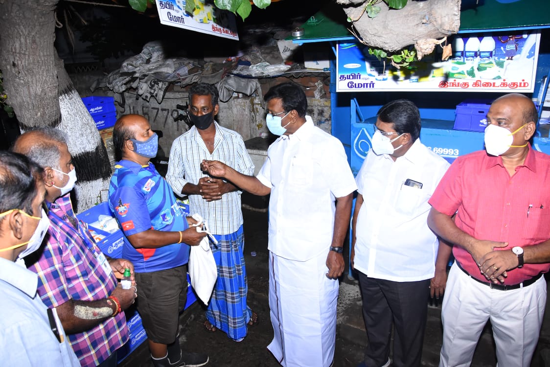 Avadi_Nasar's tweet photo. இன்று காலை கோயம்புத்தூரில் பல்வேறு இடங்களில்  ஆவின் பால் விநியோகம் குறித்து திடீர் ஆய்வு மேற்கொண்டேன் உடன் மாவட்ட ஆட்சியர் திரு நாகராஜன் IAS மற்றும் மேலாண்மை இயக்குனர் திரு நந்தகோபால் IAS https://t.co/ywRdGfjxHX