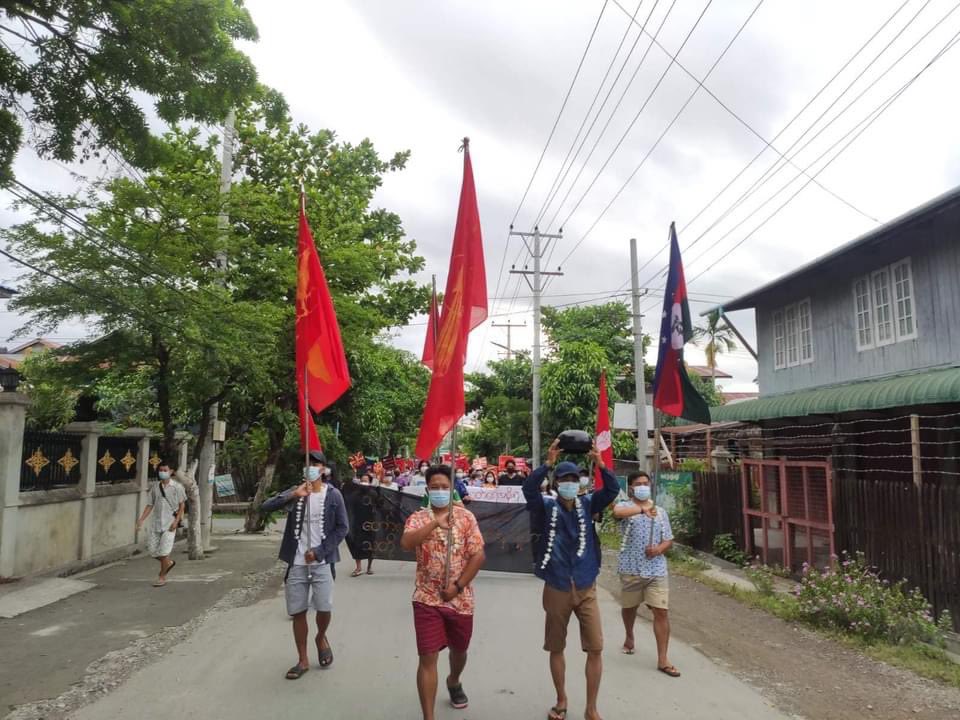 AyAg777's tweet photo. Civillians in Kale tsp,Sagaing are marching in the streets to protest against military coup this morning. 
#May25Coup 
#WhatsHappeningInMyanmar https://t.co/3XLoQ3Z4R4