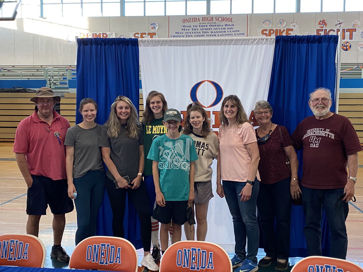 SportsOneida's tweet image. Our seniors have achieved their success with support from their coaches and families.  We were honored to celebrate with them!