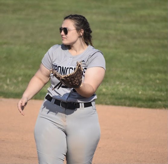 kaylied99's tweet photo. it was a great ride. thank you @BronchoSoftball for the amazing 4 years. #9 signing out. ❤️🖤 https://t.co/EFR1ADe90n