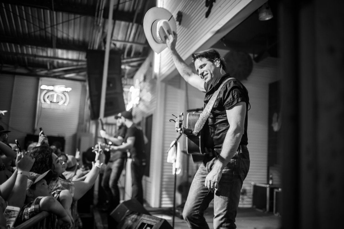 Hats off to y’all, #Wolfepack! Thank y’all for coming out and getting loud this past weekend. We’re back!! Next stops.. Tulsa, OK and Ennis, TX. Who’s coming out?! jonwolfecountry.com/tour