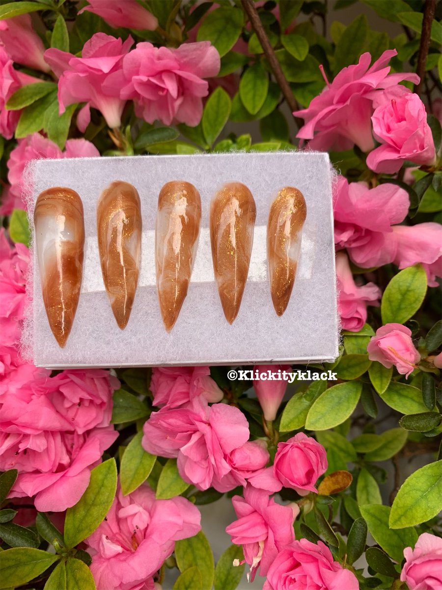 Chocolate Swirl 

#chocolate #brownnails #brownswirlnails #nailsofinstagram #cxdvshx #pressonnails #custompressonnails #supportsmallbusiness #blackownedbusiness