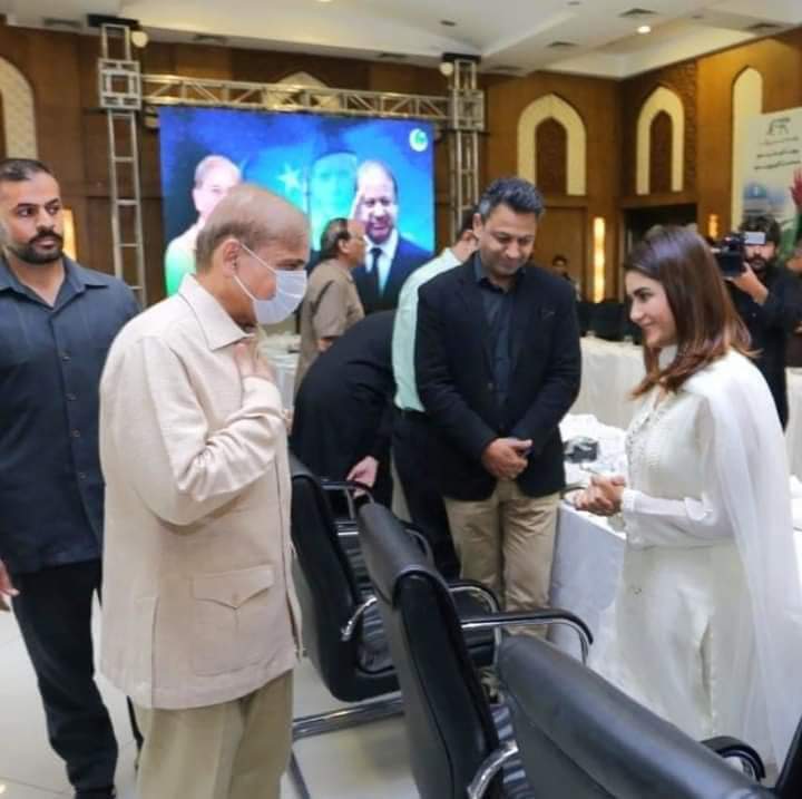 AHMEDfarfront's tweet image. ایدا بڑندا اے !
@BeenishSaleem 
👇👇
#deeppocket #گہری_جھولی