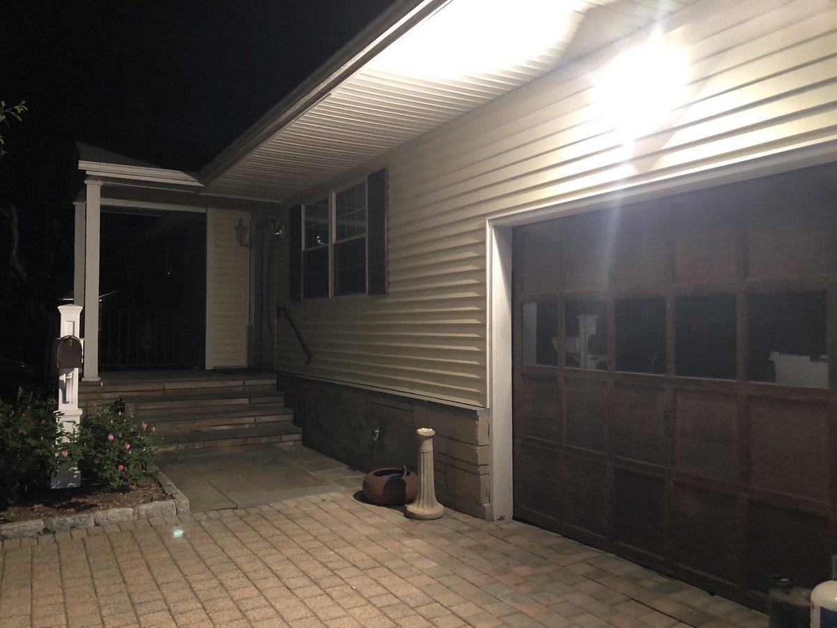 sammychex's tweet photo. Bye second house I ever lived in. Hated you when I moved in as a nine year old but I’ll miss you. https://t.co/7xSbduSQ1Q