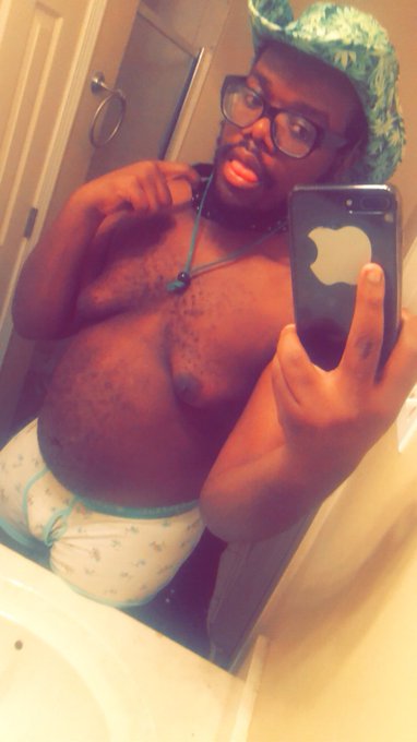 Ok i&rsquo;m feeling myself #nonbinary #Chubbyass #transgender https://t.co/Vrs1F057bl<a href="/tag/nonbinary"class="tags">#nonbinary</a><a href="/tag/chubbyass"class="tags">#Chubbyass</a><a href="/tag/transgender"class="tags">#transgender</a>