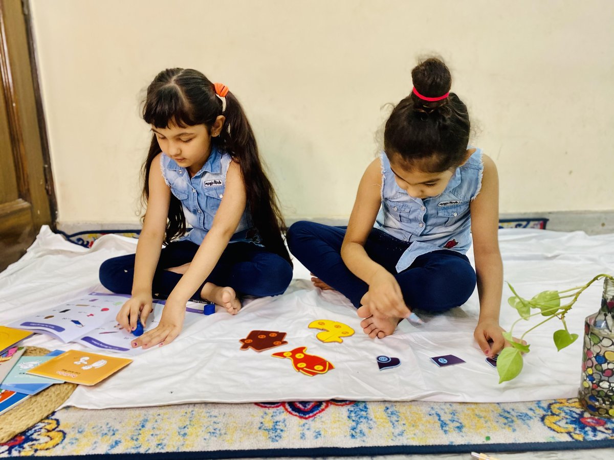 flintoclass's tweet photo. Shh. Busy minds at work! 🧐🙂

#LearnWithFlinto #tuesdaymotivations #tuesdayvibe https://t.co/eChGU86nBI