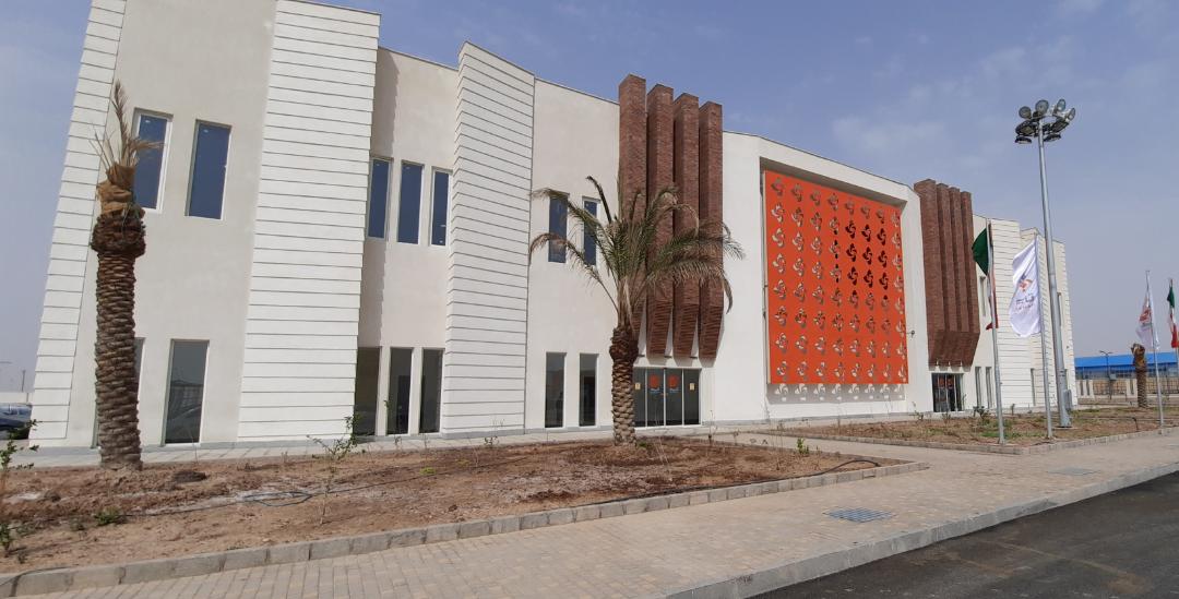 Peivast's tweet image. کارخانه فناپ تک امروز (۴ خردادماه) در شهرک صنعتی خرمشهر افتتاح شد. به گفته حیدر مغنی، مدیرعامل فناپ‌تک قصد دارند این کارخانه به قطب تولید سخت‌افزار دیجیتال کشور تبدیل شود.