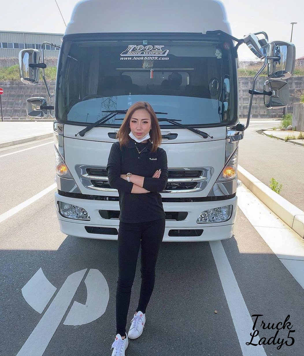 Truck Lady5 トラックレディーゴ 今日も全国のtruckladyをご紹介 舞乃 さん トラックドライバー 約5年毎日乗っています 今後の目標は何でも乗れるかっこいい女性です Interview T Co L2jt5wn36k 日野 レンジャープロ 4トン