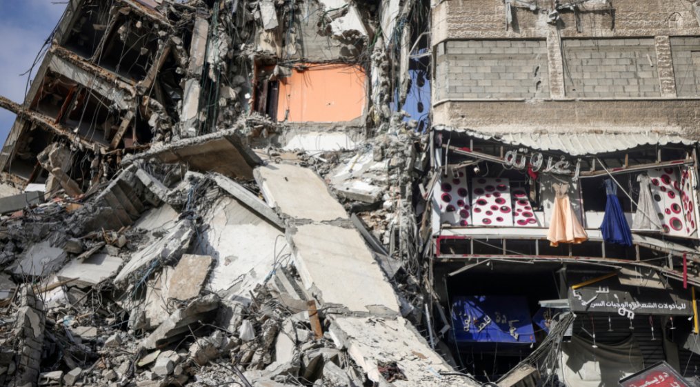 AJEnglish's tweet photo. ‘We will not give up’

Many of the commercial, innovative sites targeted by Israeli forces in Gaza were invaluable resources for the besieged enclave.

Palestinians vow to rebuild from scratch after Israel's 11-day bombardment of Gaza https://t.co/W9cPuc3u8o https://t.co/FTwggNxYLo