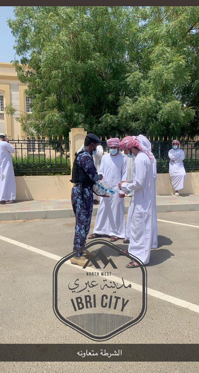 MunaAlshehhi's tweet photo. مشاهد تثلج الصدور.. لحمه وطنية.. 
فعلا #عمان قلب واحد

جل الاحترام لرجال #شرطة_عمان_السلطانية على تعاملهم الراقي مع مجريات الامور؛ومساندتهم في التوعية والتوجيه

#صلاله_تنتفض #مسقط_تتضامن
#عبري_تتضامن #صحار_الآن
#صحار_تنتفض https://t.co/zG9IfMKwZZ