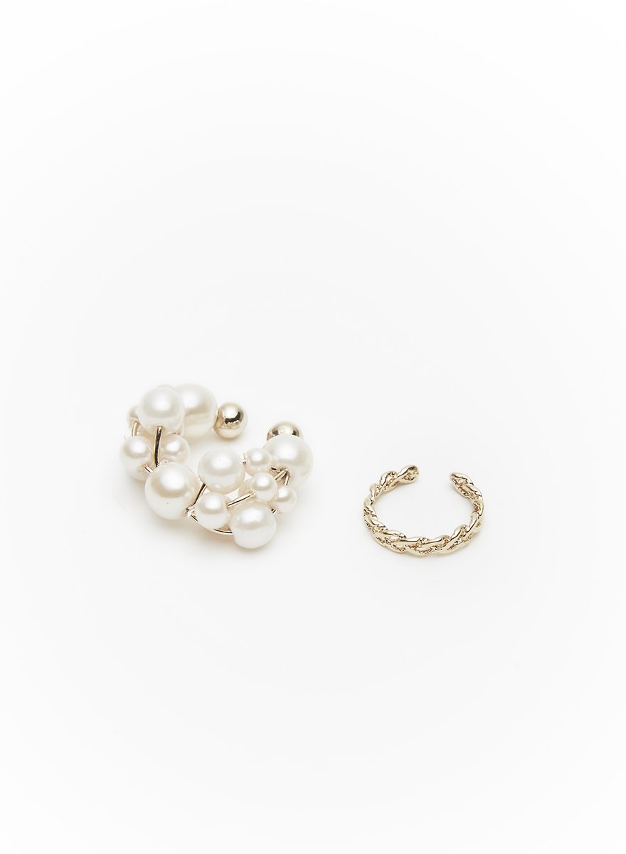 roomx601's tweet photo. "bubble pearl cuff set"

愛らしいフォルムの、バラエティ豊かなミニサイズパールのセットカフ🐚

セットの編み込みメタルカフと一緒に重ねることで
重厚感と上品さの良いとこどりを🙌🤍

パールのカフはサイズ調節可能なので、しっかり耳にフィットさせることができます👌

https://t.co/KRedU70cQn https://t.co/bbX2Ecl6xw