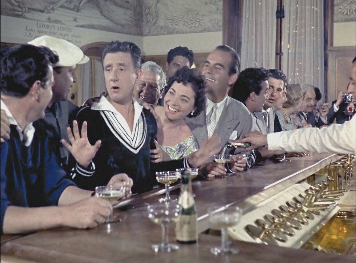 El 30 de mayo hará tres décadas que murió #ManoloGómezBur. Hijo de tenor y nieto de empresario teatral, este genio madrileño de comedia empezó a dedicarse al espectáculo en la niñez. Fue de esos actores que, sin formación, lo hicieron todo:
<a href="/arevalocarlos/">Carlos Arévalo</a>

aisge.es/30-anos-de-la-…