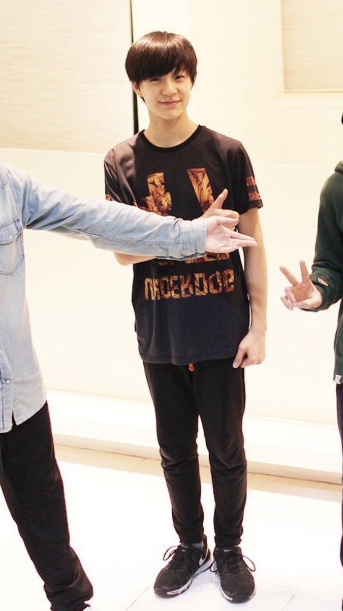 JenoFess's tweet image. jeno dari kecil dah ganteng yaa hiks jadi penasaran sm tetehnya -jn pasti cantik