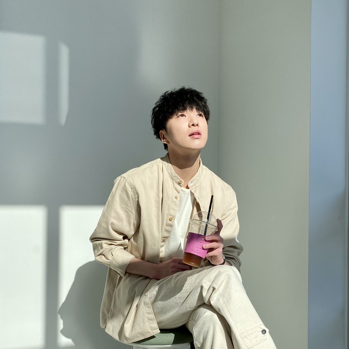 official_yoon_'s tweet photo. 따스한 햇살 같은 하루 보내요!!☀️ https://t.co/x5QouYNFBf